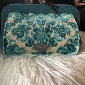 A “Cake by Petunia” diaper bag.